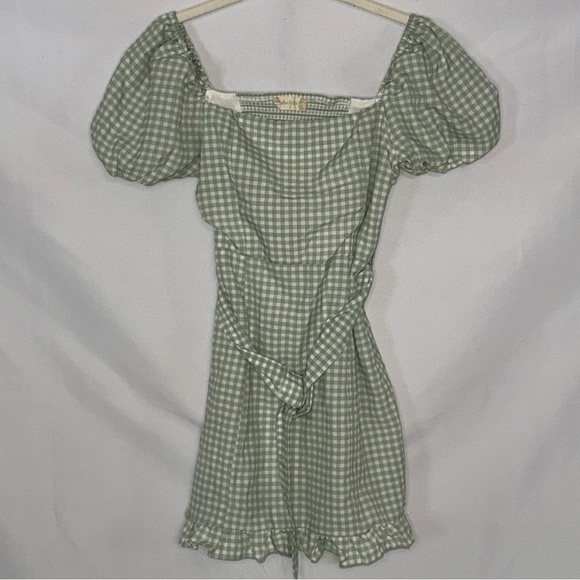 Altar'd State Dresses & Skirts - Altar’d State Green & White Gingham Smocked Puff Sleeve Mini Dress Size S EUC